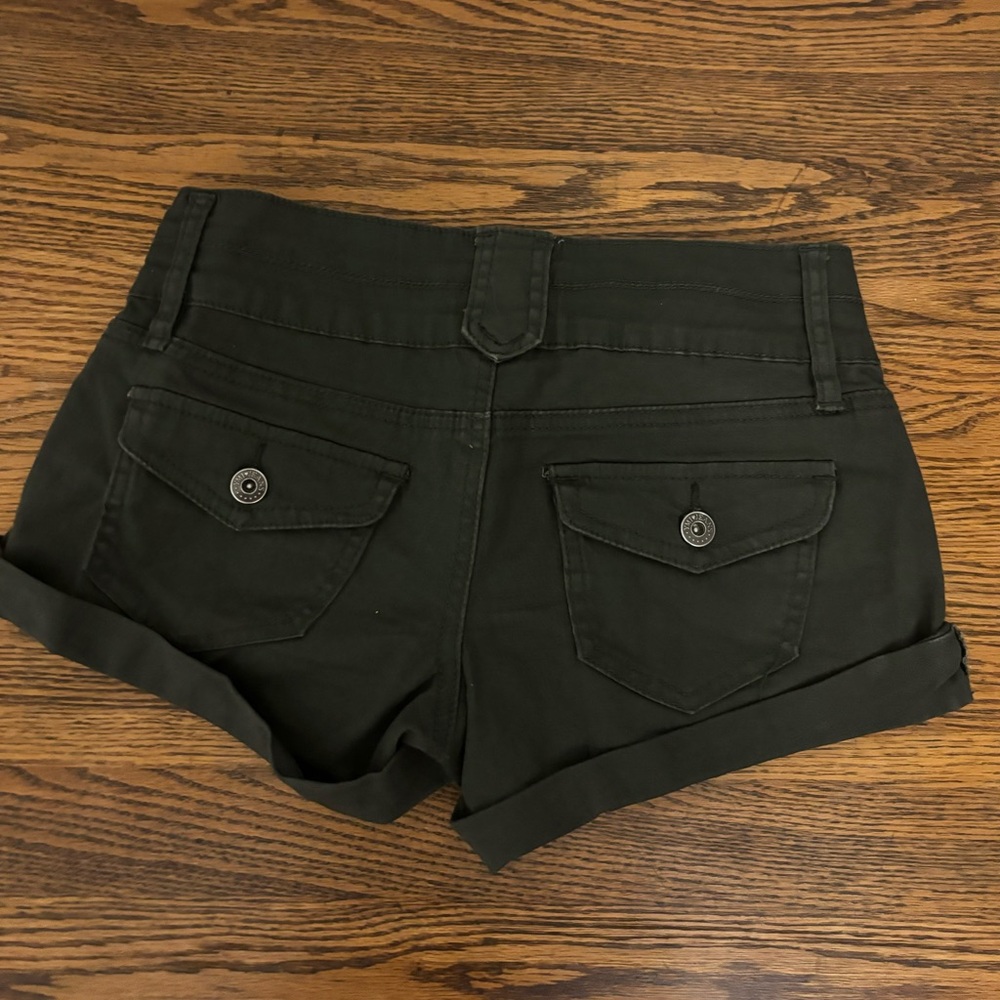 YMI denim size 1 teen chocolate brown short shorts with pockets and belt loop